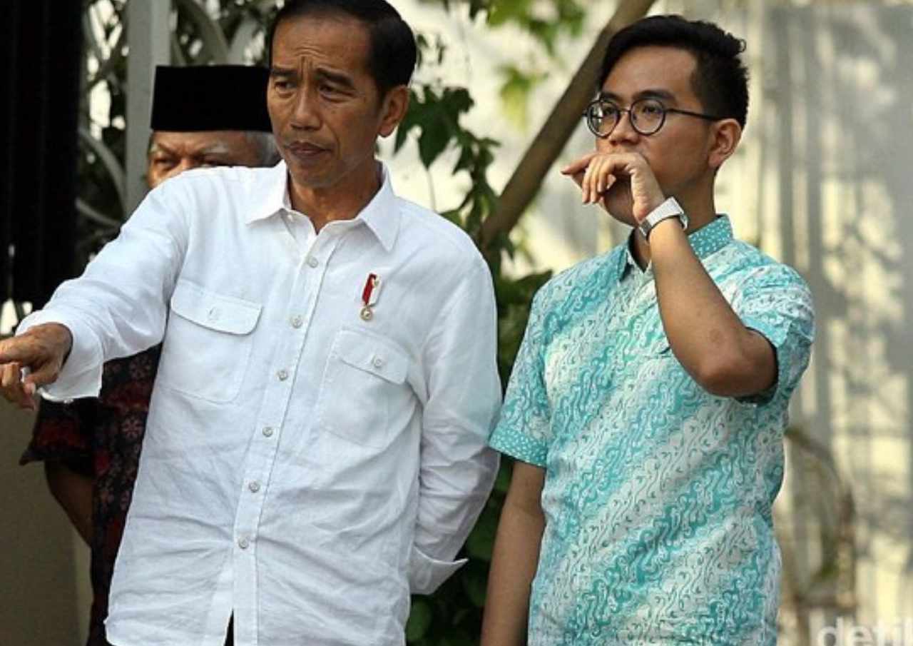 Presiden Joko Widodo buka suara soal putra sulungnya Gibran Rakabuming Raka yang digadang-gadang menjadi Cawapres Prabowo Subianto.