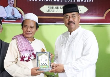 Bupati Edi Damansyah, menggelar safari subuh ke-277 di Langgar Al-Madinah Kelurahan Mangkurawang. (dok.eb)