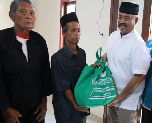 Bupati Kukar, Edi Damansyah, mengunjungi Langgar Nurul Iman Desa Loh Sumber, Kecamatan Loa Kulu. (dok.eb)